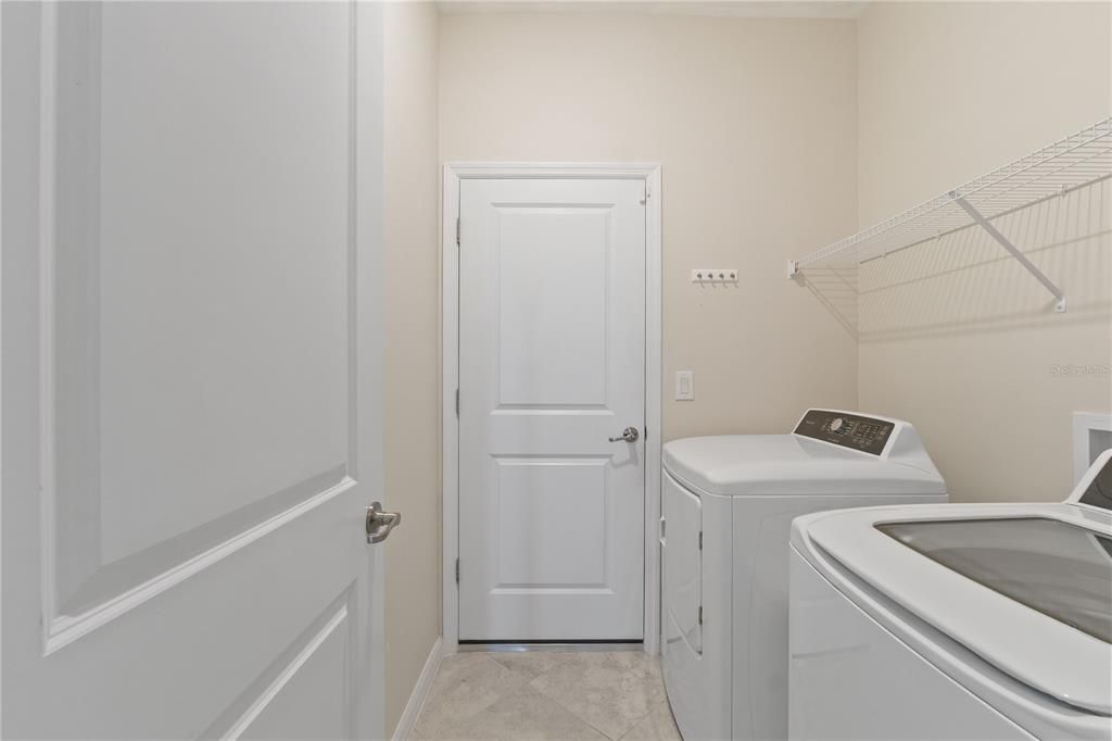 For Sale: $299,900 (2 beds, 2 baths, 1560 Square Feet)