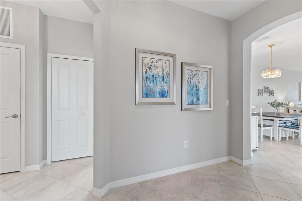 For Sale: $299,900 (2 beds, 2 baths, 1560 Square Feet)