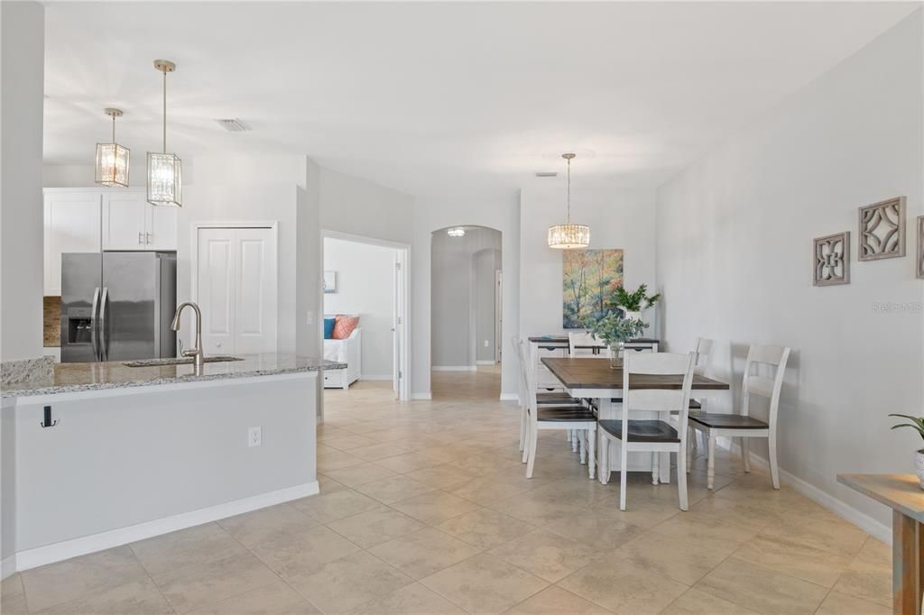 For Sale: $299,900 (2 beds, 2 baths, 1560 Square Feet)