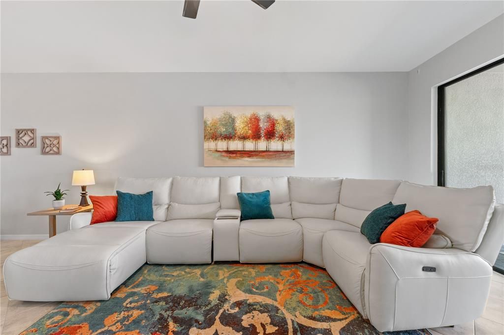 For Sale: $299,900 (2 beds, 2 baths, 1560 Square Feet)