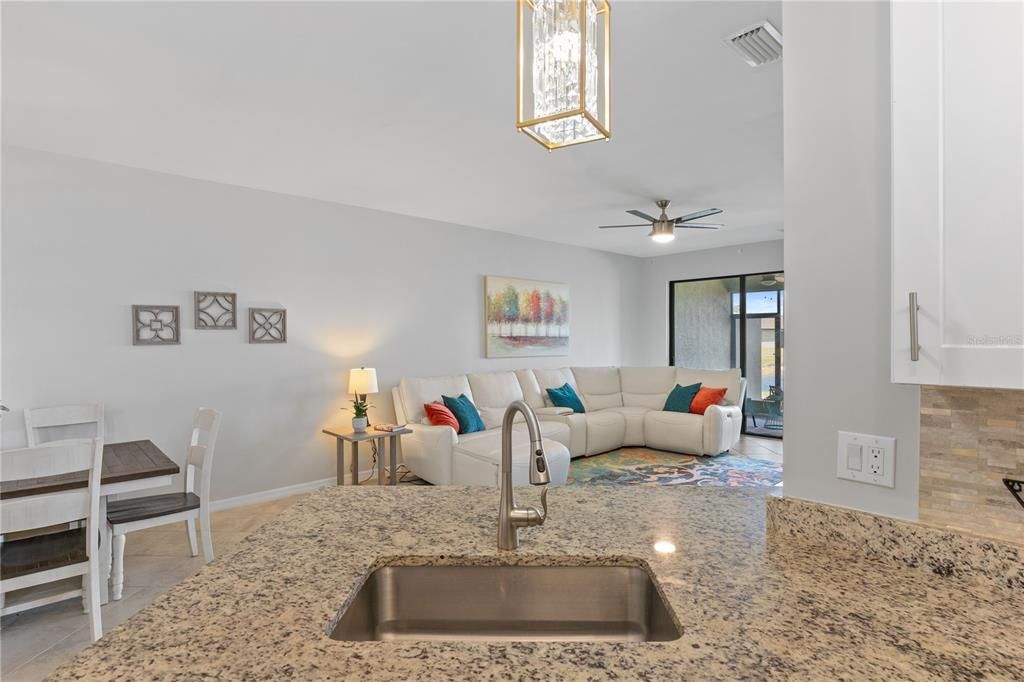 For Sale: $299,900 (2 beds, 2 baths, 1560 Square Feet)