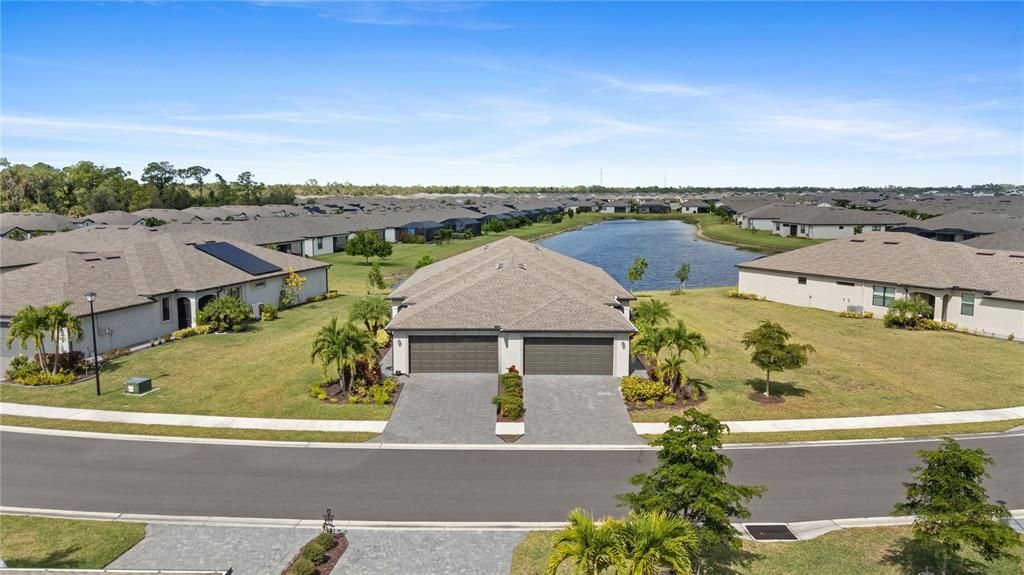 For Sale: $299,900 (2 beds, 2 baths, 1560 Square Feet)