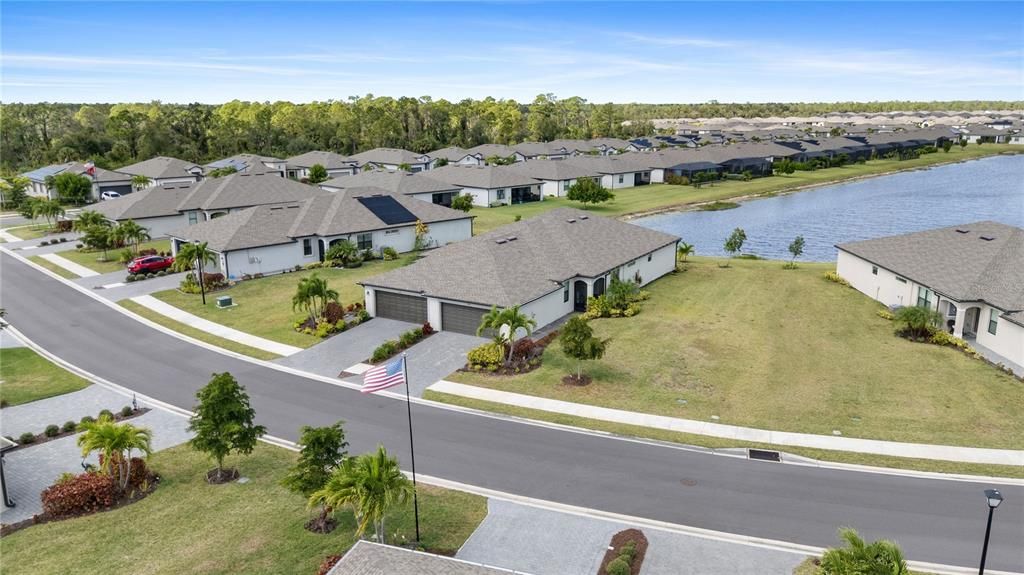 For Sale: $299,900 (2 beds, 2 baths, 1560 Square Feet)