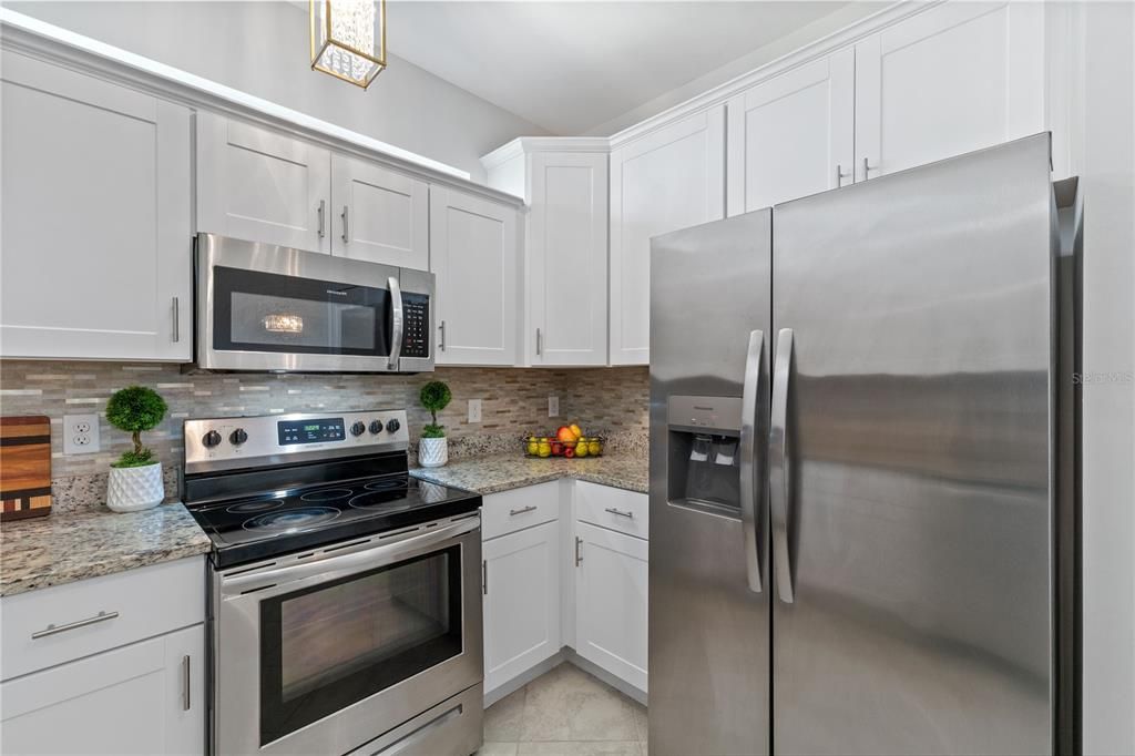 For Sale: $299,900 (2 beds, 2 baths, 1560 Square Feet)