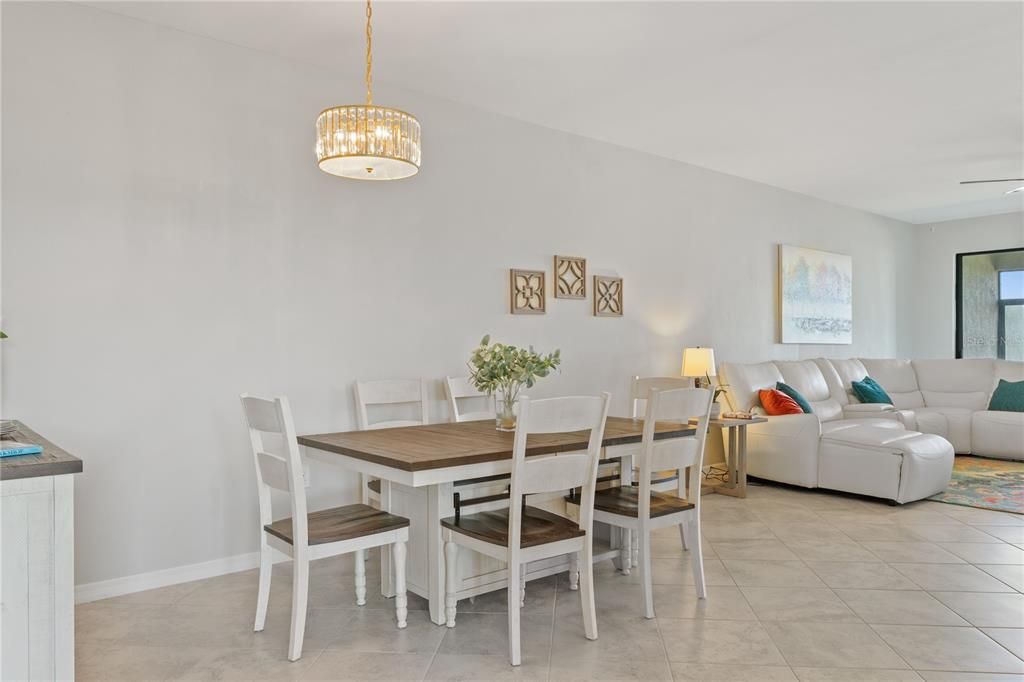 For Sale: $299,900 (2 beds, 2 baths, 1560 Square Feet)