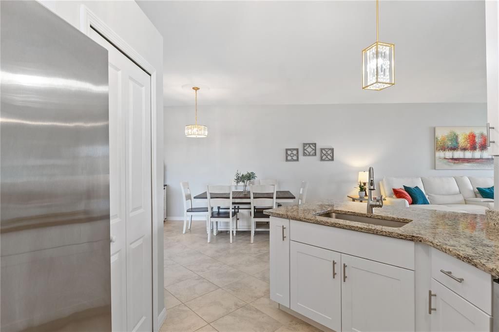 For Sale: $299,900 (2 beds, 2 baths, 1560 Square Feet)