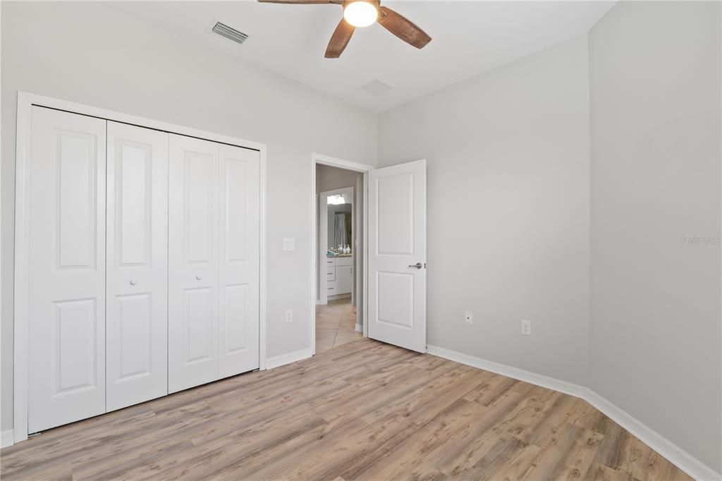 For Sale: $299,900 (2 beds, 2 baths, 1560 Square Feet)