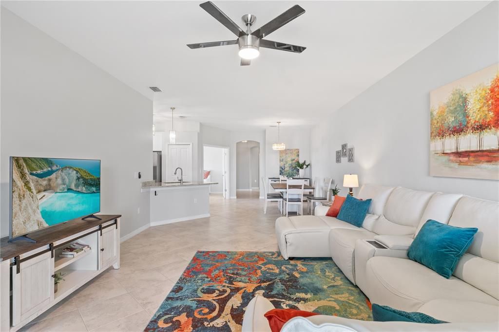 For Sale: $299,900 (2 beds, 2 baths, 1560 Square Feet)