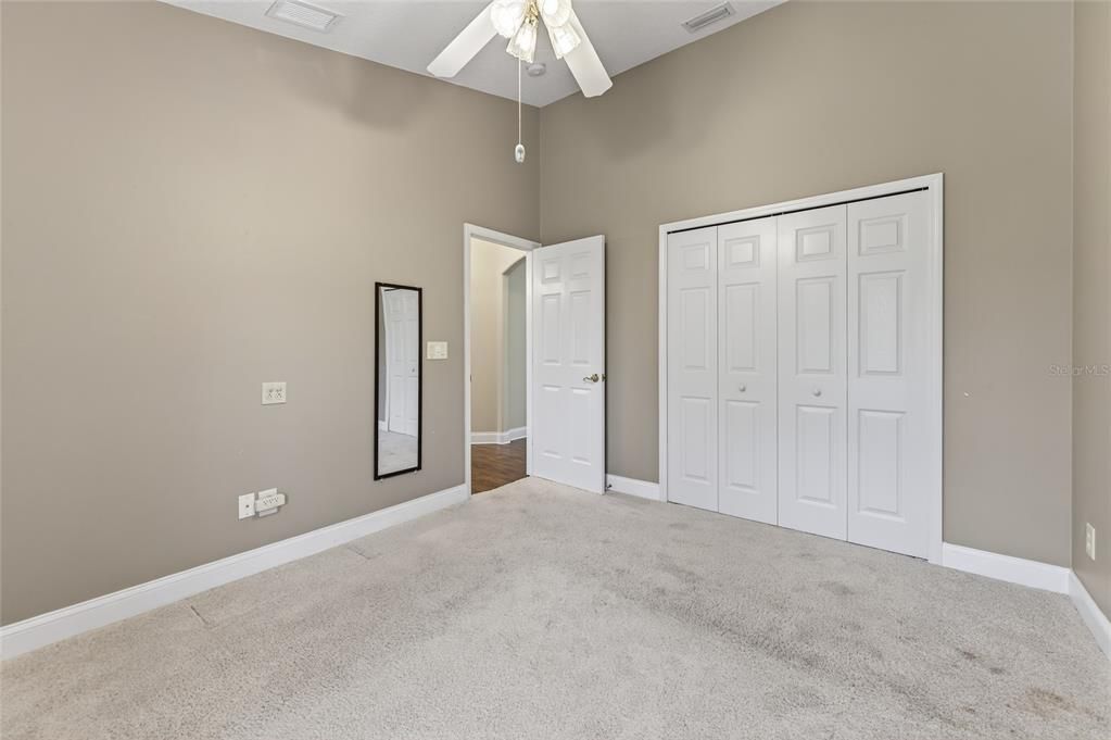 Activo con contrato: $449,900 (4 camas, 2 baños, 2227 Pies cuadrados)