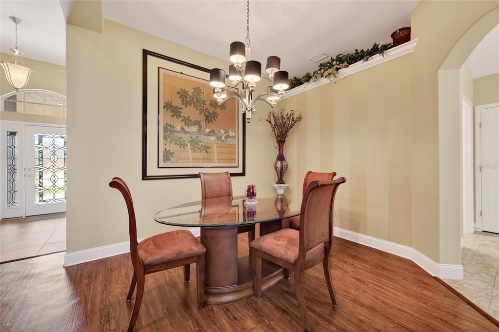 Activo con contrato: $449,900 (4 camas, 2 baños, 2227 Pies cuadrados)