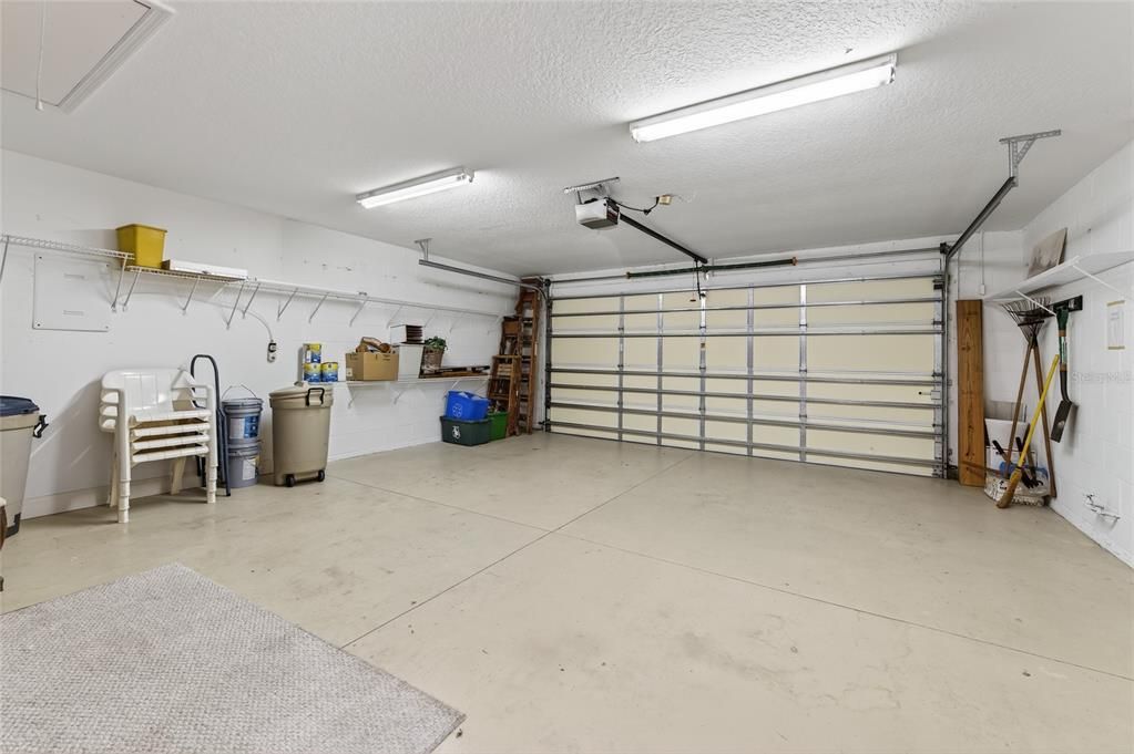 Activo con contrato: $449,900 (4 camas, 2 baños, 2227 Pies cuadrados)