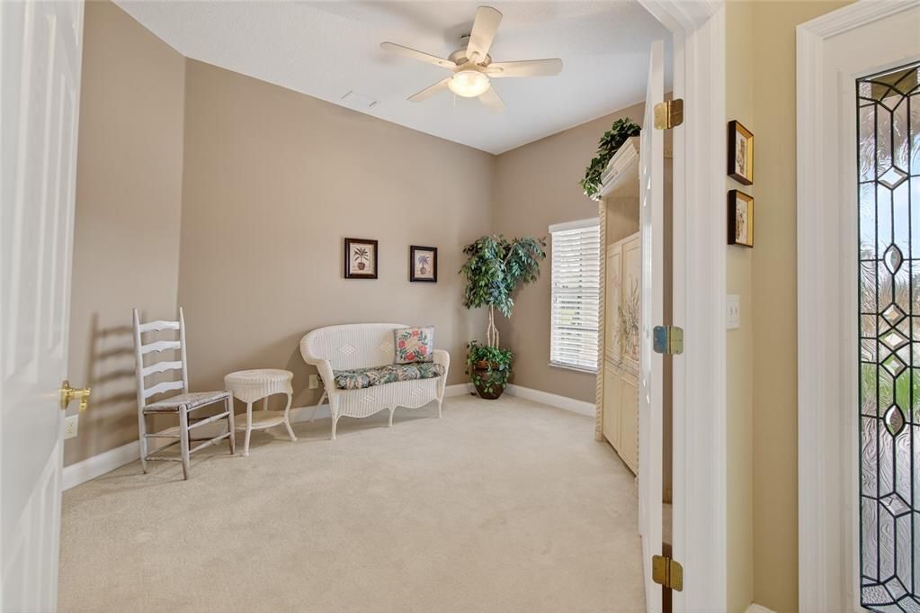 Activo con contrato: $449,900 (4 camas, 2 baños, 2227 Pies cuadrados)