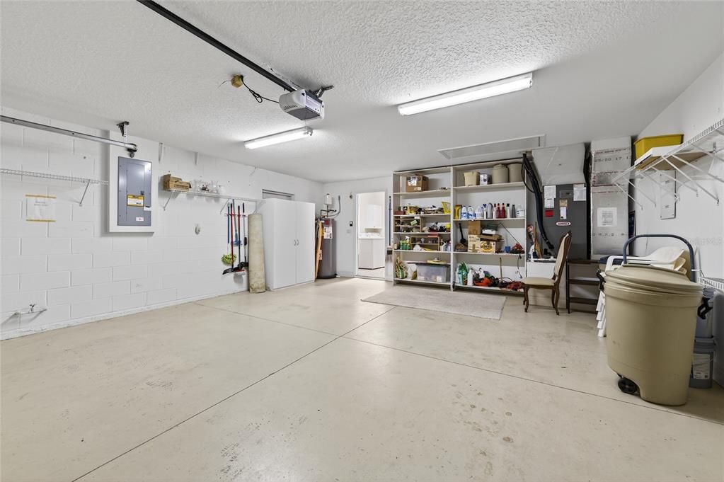 Activo con contrato: $449,900 (4 camas, 2 baños, 2227 Pies cuadrados)