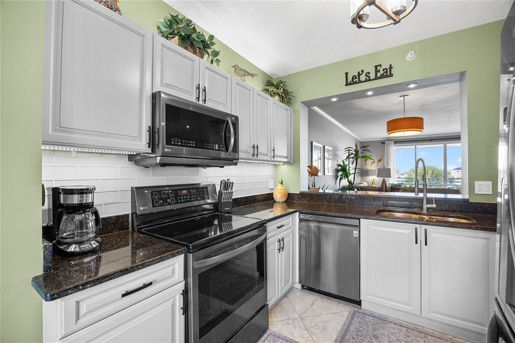 For Sale: $674,900 (2 beds, 2 baths, 1145 Square Feet)