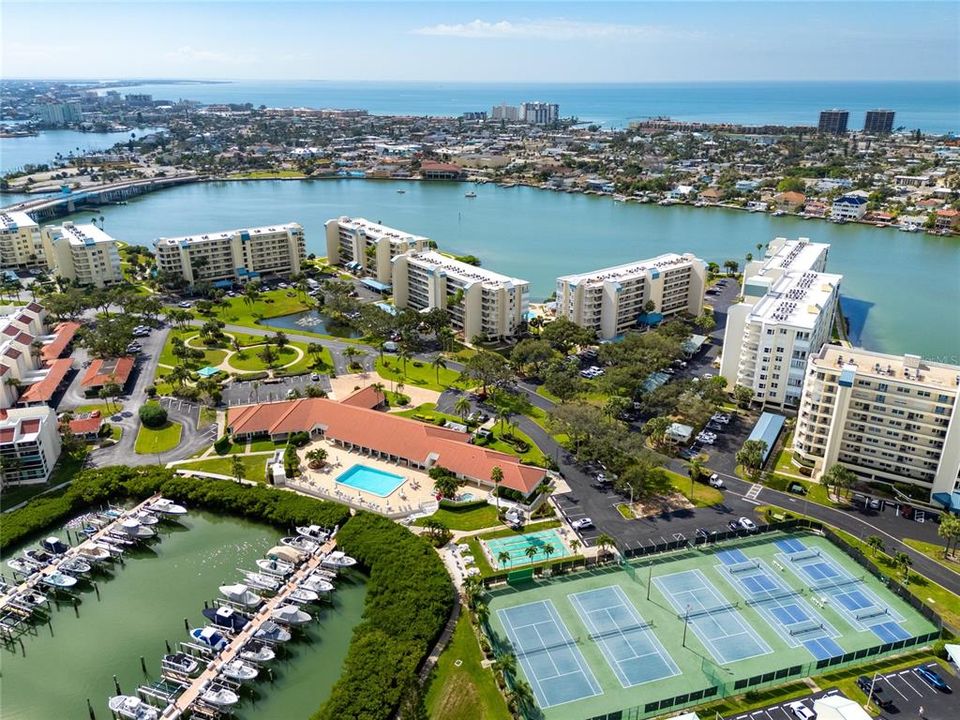 For Sale: $674,900 (2 beds, 2 baths, 1145 Square Feet)