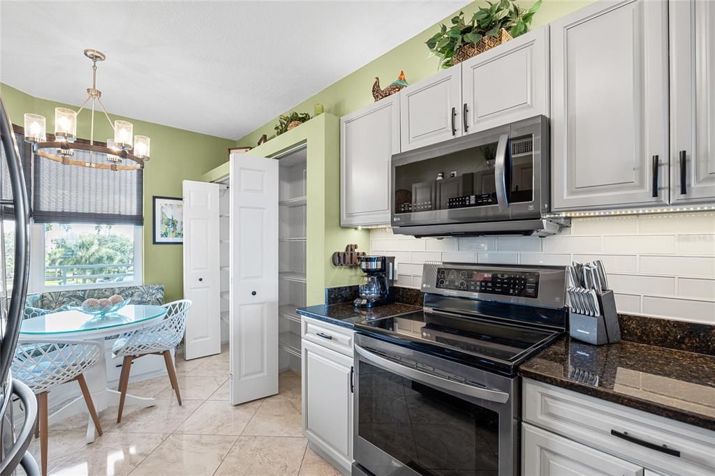 For Sale: $674,900 (2 beds, 2 baths, 1145 Square Feet)