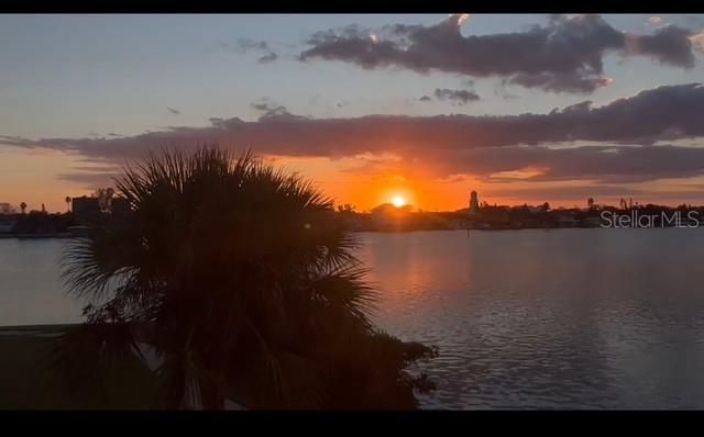 For Sale: $674,900 (2 beds, 2 baths, 1145 Square Feet)