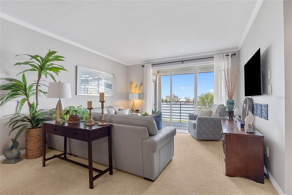 For Sale: $674,900 (2 beds, 2 baths, 1145 Square Feet)