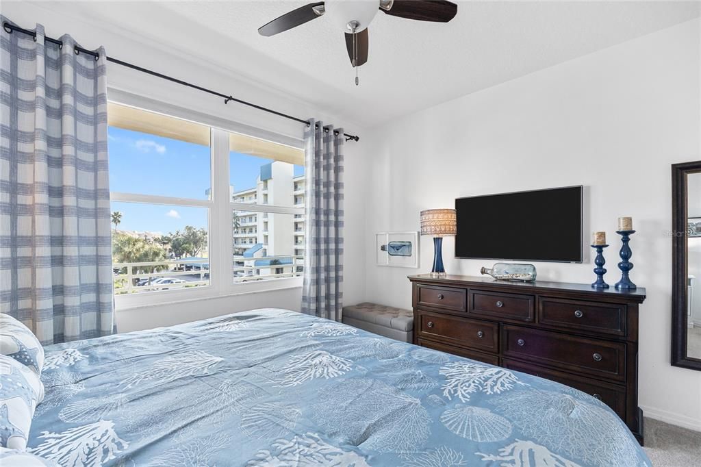 For Sale: $674,900 (2 beds, 2 baths, 1145 Square Feet)