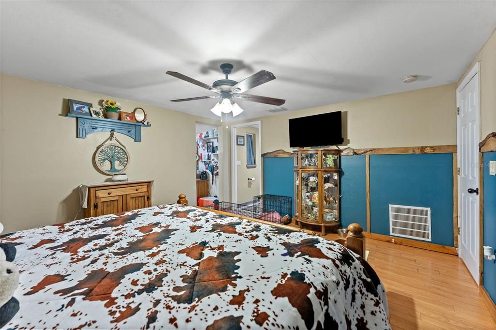 Active With Contract: $334,900 (3 beds, 2 baths, 1843 Square Feet)