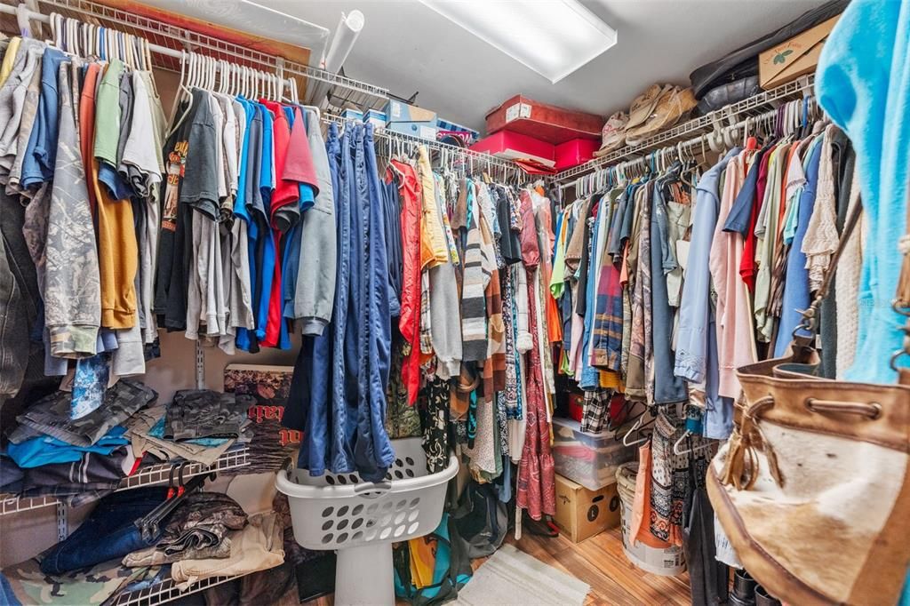 Active With Contract: $334,900 (3 beds, 2 baths, 1843 Square Feet)