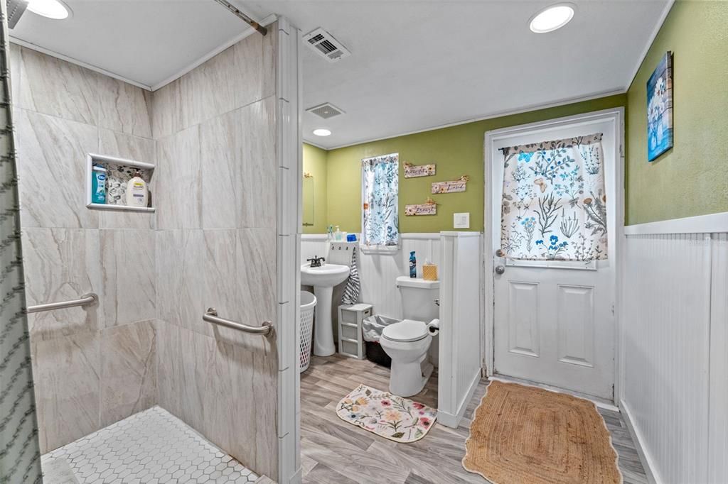 Active With Contract: $334,900 (3 beds, 2 baths, 1843 Square Feet)