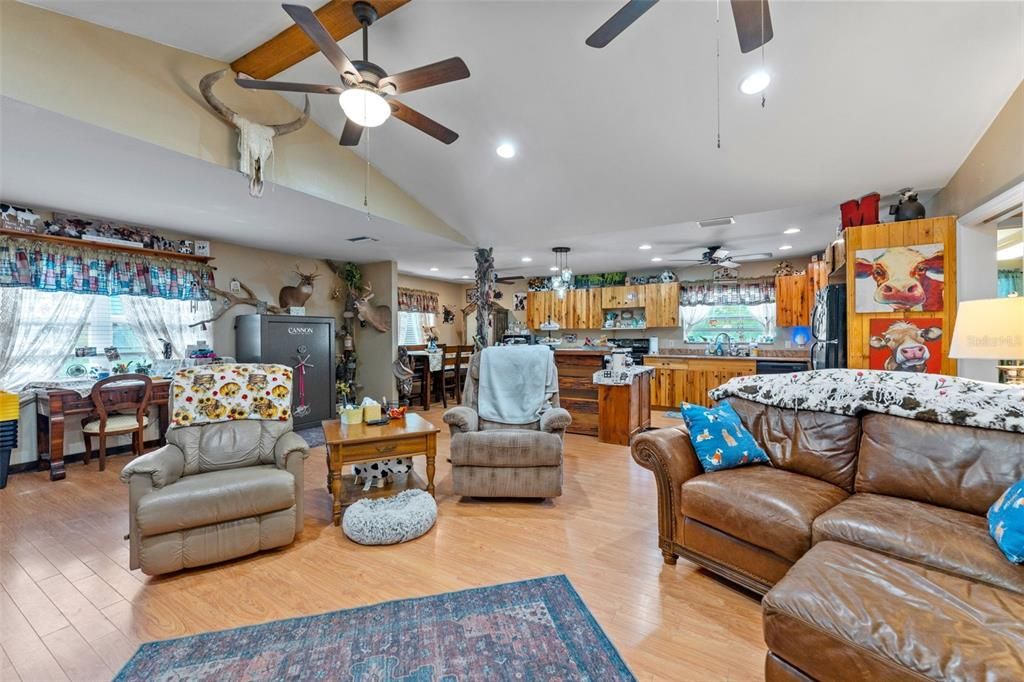 Active With Contract: $334,900 (3 beds, 2 baths, 1843 Square Feet)