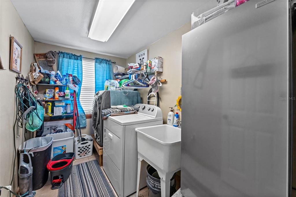 Active With Contract: $334,900 (3 beds, 2 baths, 1843 Square Feet)