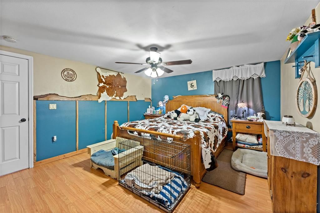 Active With Contract: $334,900 (3 beds, 2 baths, 1843 Square Feet)