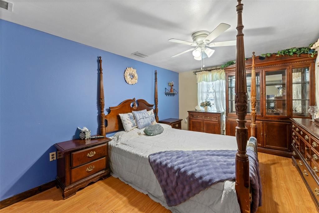 Active With Contract: $334,900 (3 beds, 2 baths, 1843 Square Feet)