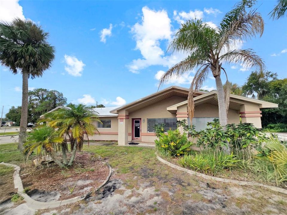 For Sale: $500,000 (3 beds, 0 baths, 3021 Square Feet)