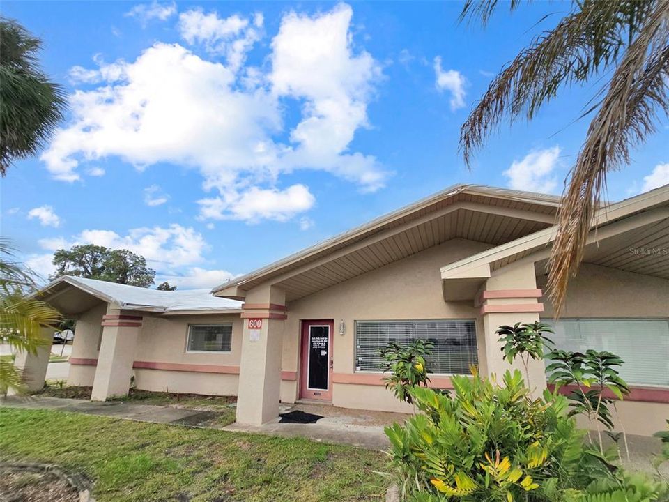 For Sale: $500,000 (3 beds, 0 baths, 3021 Square Feet)