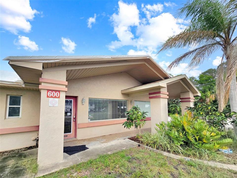 For Sale: $500,000 (3 beds, 0 baths, 3021 Square Feet)