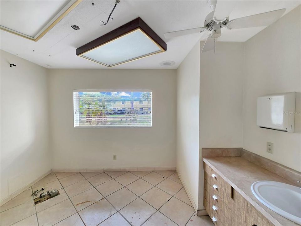 For Sale: $500,000 (3 beds, 0 baths, 3021 Square Feet)