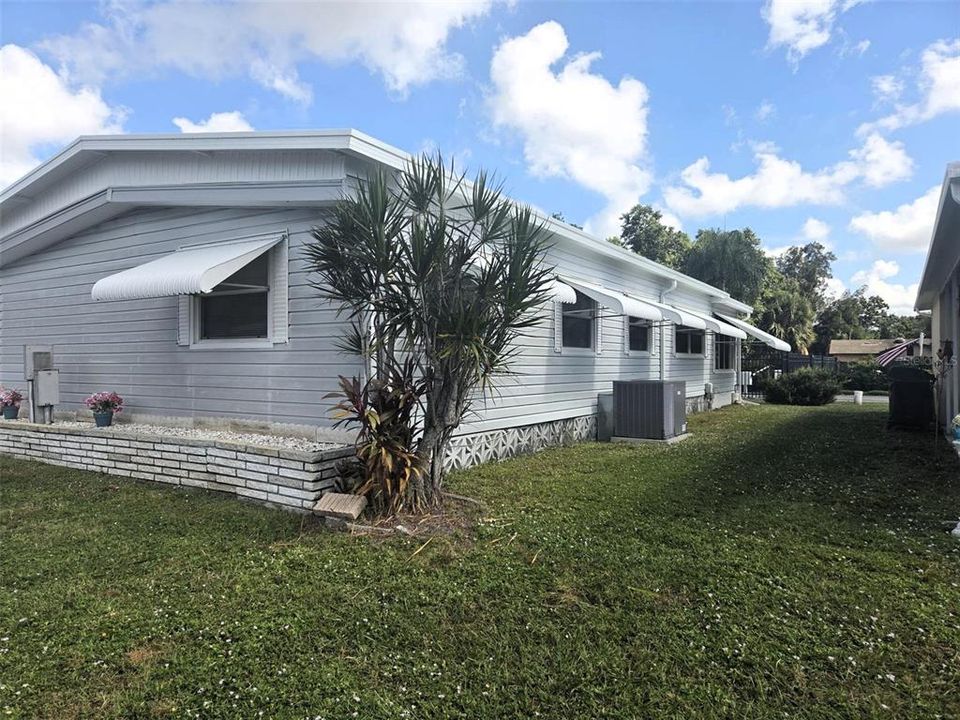 待售: $159,900 (2 贝兹, 2 浴室, 1056 平方英尺)