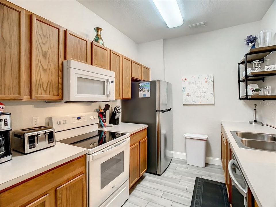 For Sale: $329,000 (3 beds, 2 baths, 1246 Square Feet)