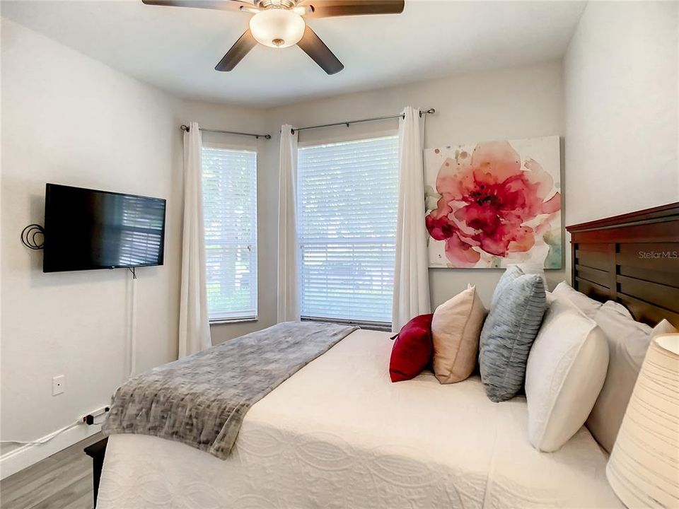 For Sale: $329,000 (3 beds, 2 baths, 1246 Square Feet)