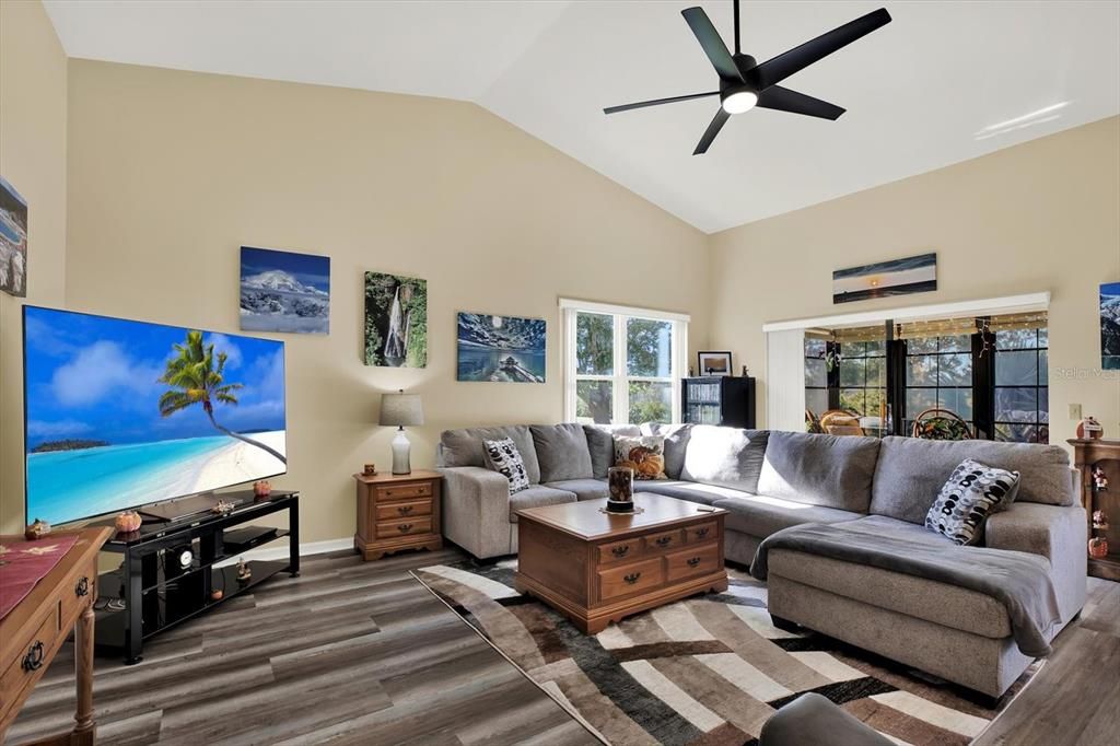 For Sale: $299,000 (2 beds, 2 baths, 1529 Square Feet)