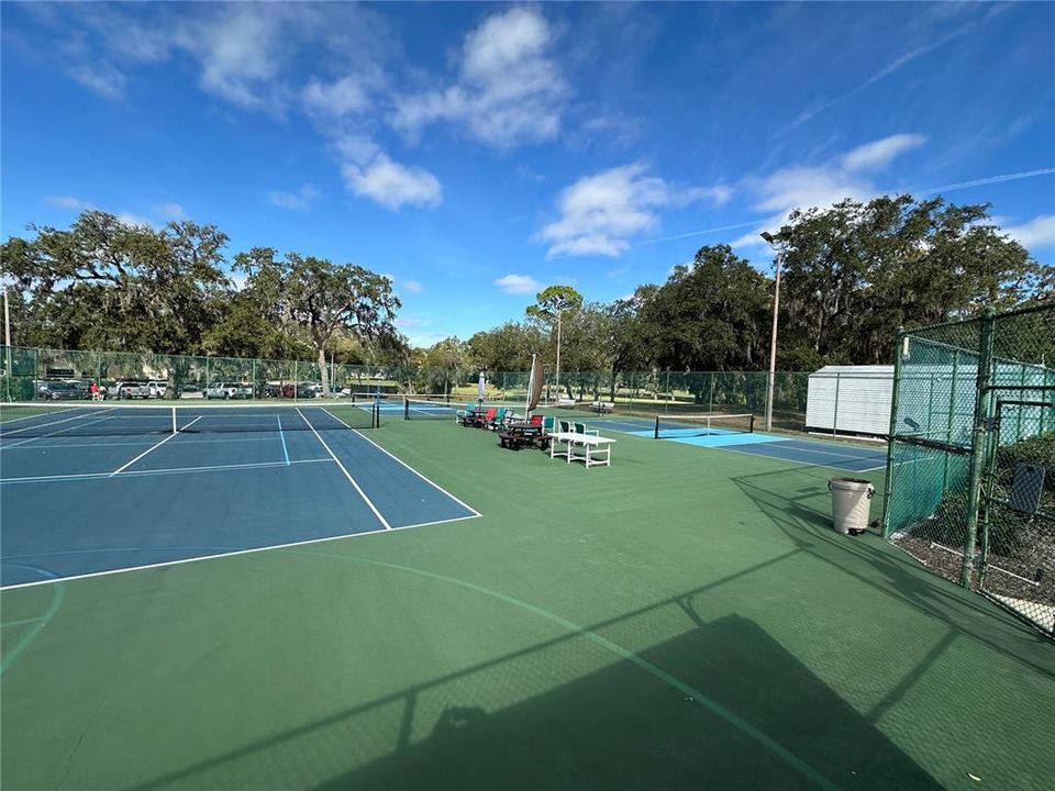 For Sale: $299,000 (2 beds, 2 baths, 1529 Square Feet)