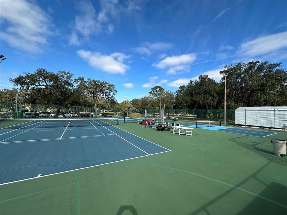 For Sale: $299,000 (2 beds, 2 baths, 1529 Square Feet)