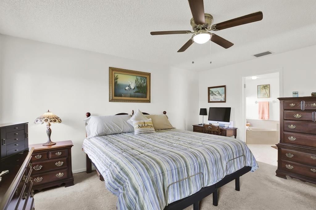 For Sale: $299,000 (2 beds, 2 baths, 1529 Square Feet)