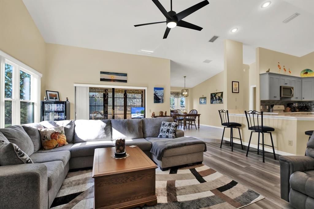 For Sale: $299,000 (2 beds, 2 baths, 1529 Square Feet)