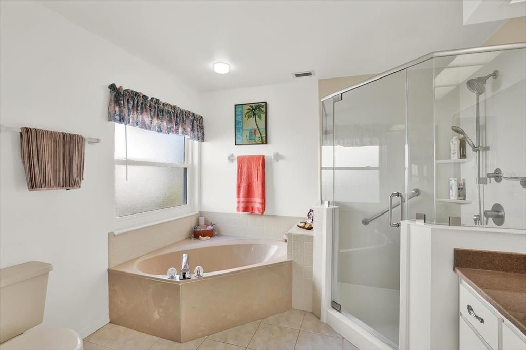 For Sale: $299,000 (2 beds, 2 baths, 1529 Square Feet)