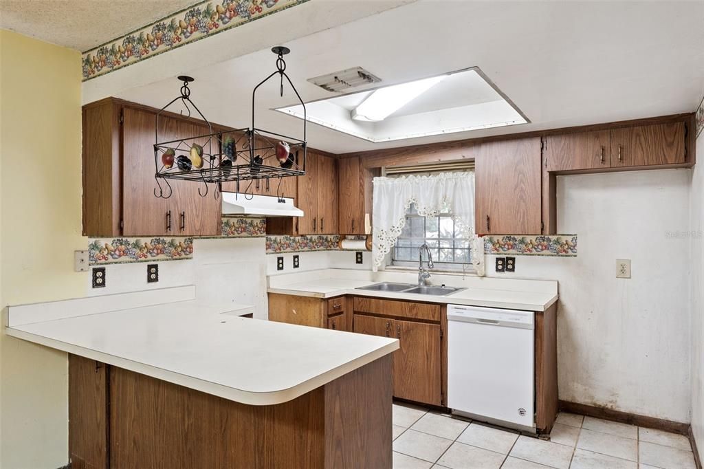 Activo con contrato: $299,000 (3 camas, 2 baños, 1520 Pies cuadrados)