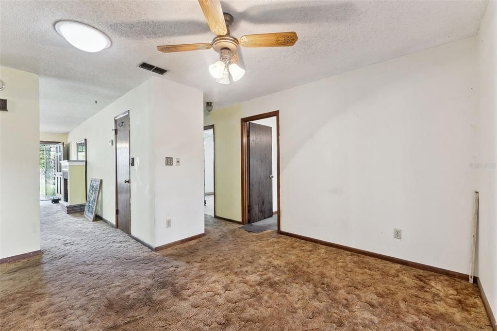 Activo con contrato: $299,000 (3 camas, 2 baños, 1520 Pies cuadrados)