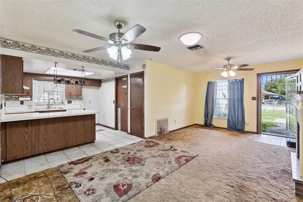 Activo con contrato: $299,000 (3 camas, 2 baños, 1520 Pies cuadrados)