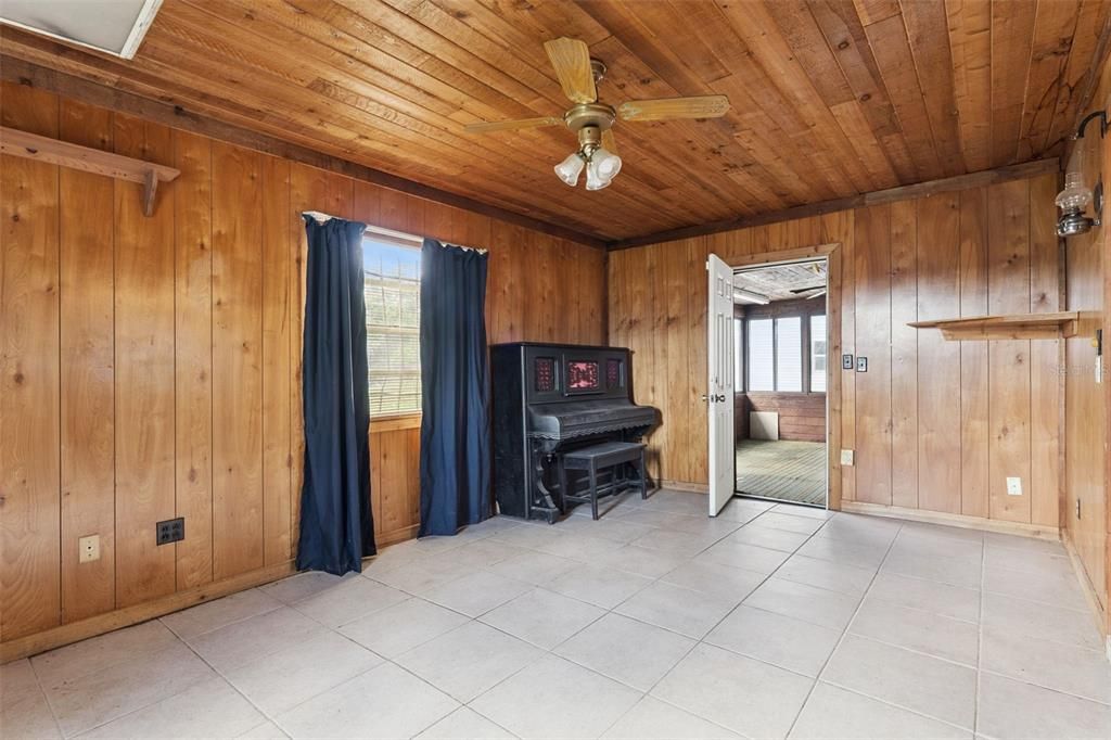 Activo con contrato: $299,000 (3 camas, 2 baños, 1520 Pies cuadrados)