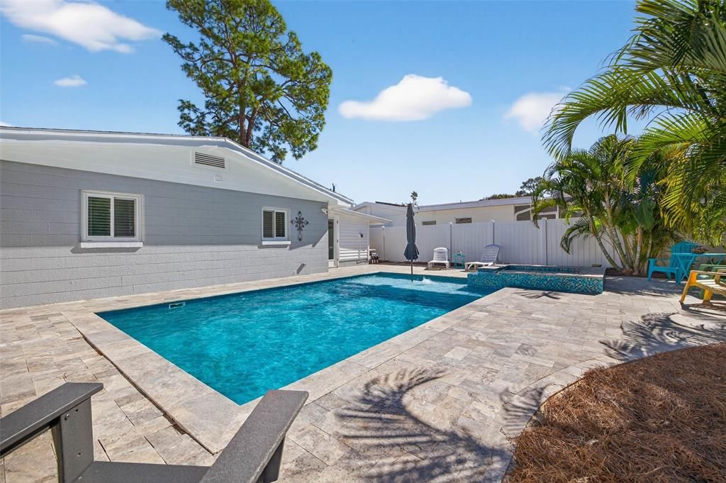 Под контрактом: $475,000 (3 спален, 3 ванн, 1507 Квадратных фут)