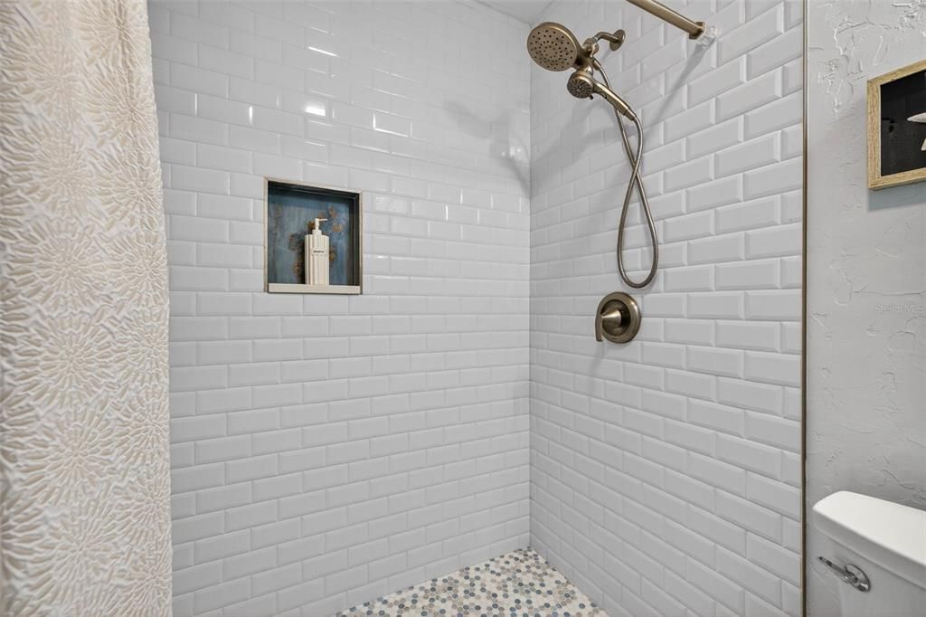 Под контрактом: $475,000 (3 спален, 3 ванн, 1507 Квадратных фут)