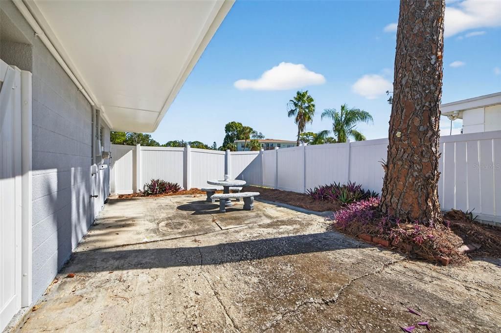 Под контрактом: $475,000 (3 спален, 3 ванн, 1507 Квадратных фут)